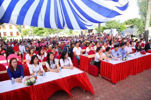 Hơn 24.000 phần quà đã được chuyến xe "Thương về miền Trung" trao đến tay người dân 