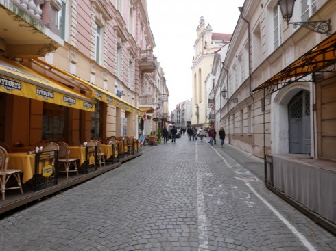 Quán cafe đẹp ở Châu Âu - muôn màu muôn vẻ - Cà phê đường phố trong phố cổ Vilnius, Lithuania 