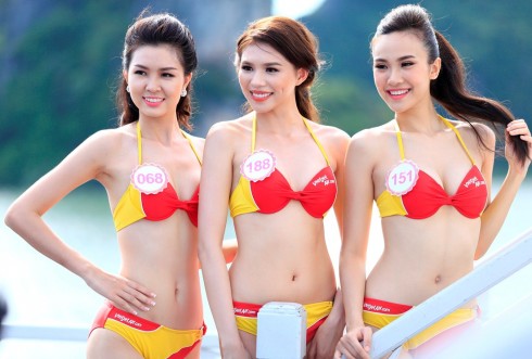 Bikini Vietjet “đốt nóng” Hoa hậu Việt Nam 2016 trước Đêm Chung kết