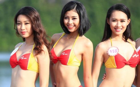 Bikini Vietjet “đốt nóng” Hoa hậu Việt Nam 2016 trước Đêm Chung kết
