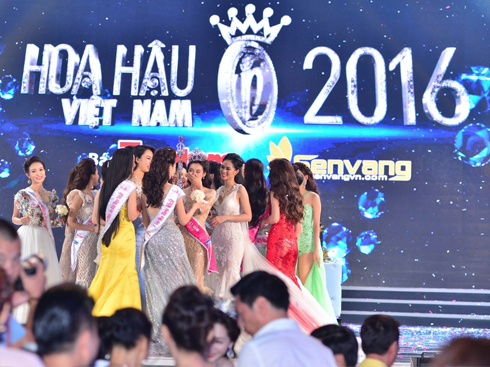 Hoa Hậu Á Hậu Việt Nam 2016 đăng quang trong đêm chung kết