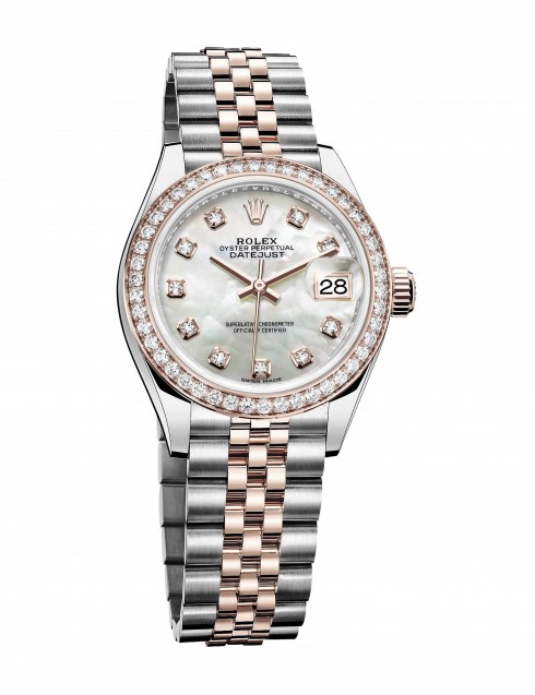 . Phiên bản đồng hồ Oyster Perpetual Lady-Datejust 28 mới nhất không chỉ kế thừa kiểu dáng mà còn được đính kim cương trang trí đầy tinh xảo và thời trang. dong ho nu cao cap 9