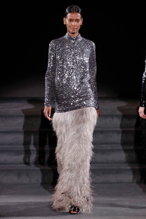 Sequin phối cùng váy fringe sang trọng 