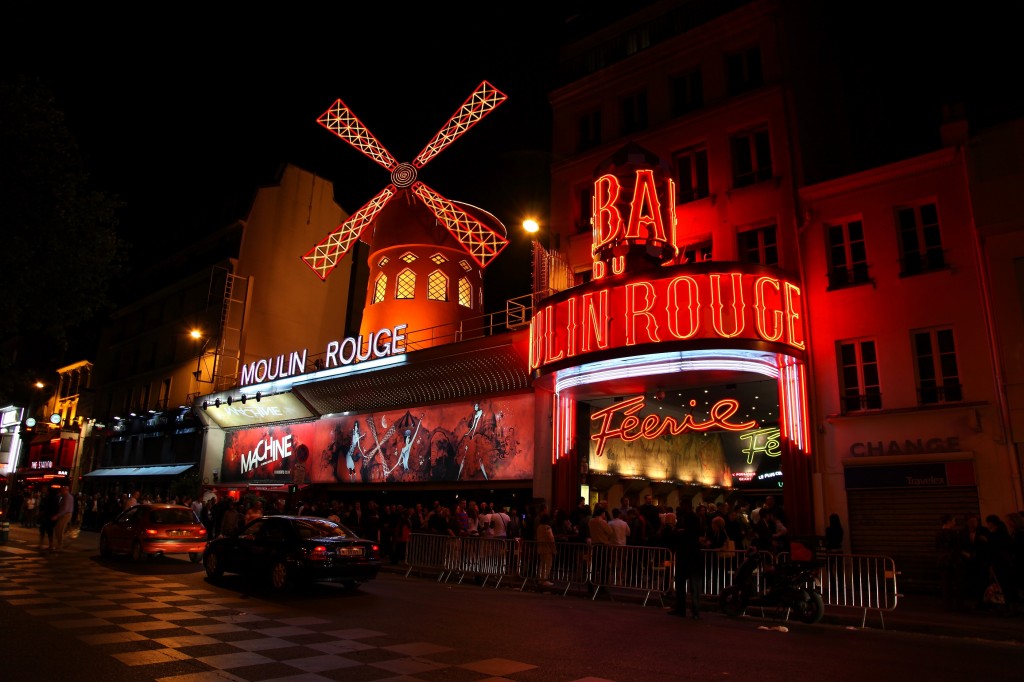 Du lịch Pháp - Châu Âu thu nhỏ trong lòng nước Pháp - Bar Moulin Rouge