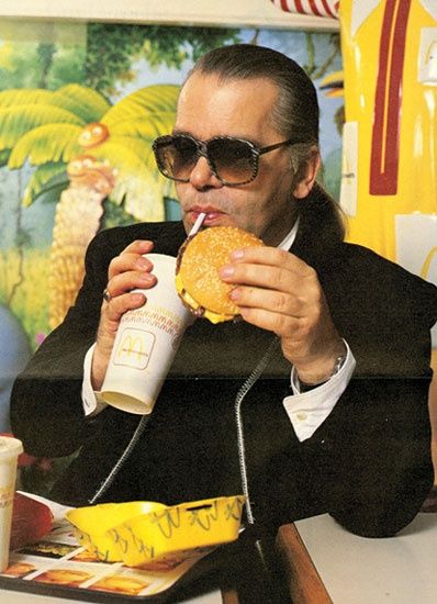 Ít ai biết rằng có một thời Karl Lagerfeld cũng rất thích uống Coca và ăn thức ăn nhanh.