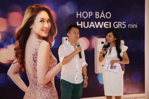 Điện thoại Huawei chính thức ra mắt smartphone GR5 Mini - điện thoại dành cho giới trẻ - Ông Shawn Shu phát biểu tại sự kiện.