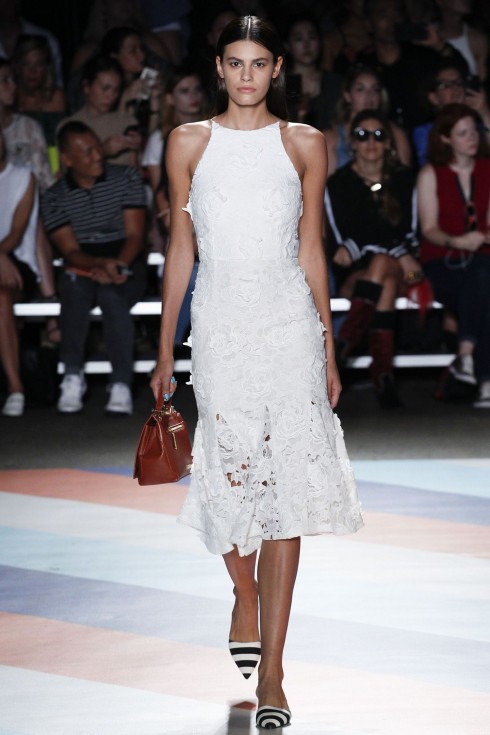 Thiết kế váy ren trắng từ Christian Siriano