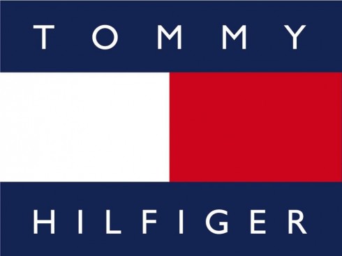 Ba màu xanh, trắng, đỏ của thương hiệu Tommy Hilfiger đã trở nên quen thuộc với người yêu thích thời trang.