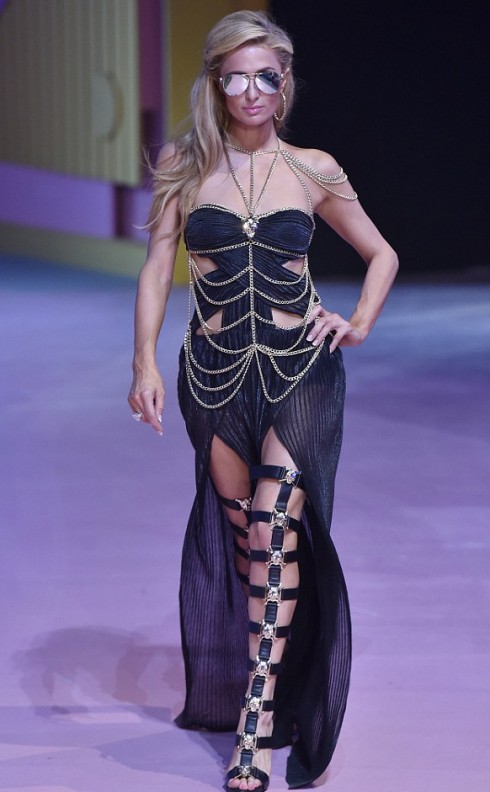 Paris Hilton tái xuất showbiz với cương vị người mẫu - ellevn