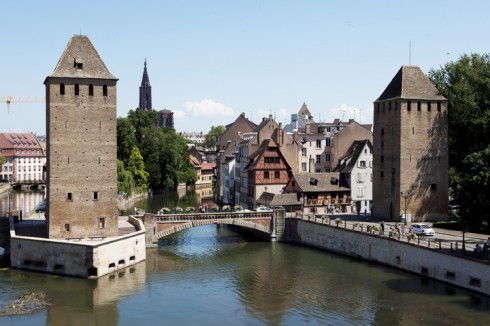 Hai tháp canh thuộc thành cổ Strasbourg - Alsace 