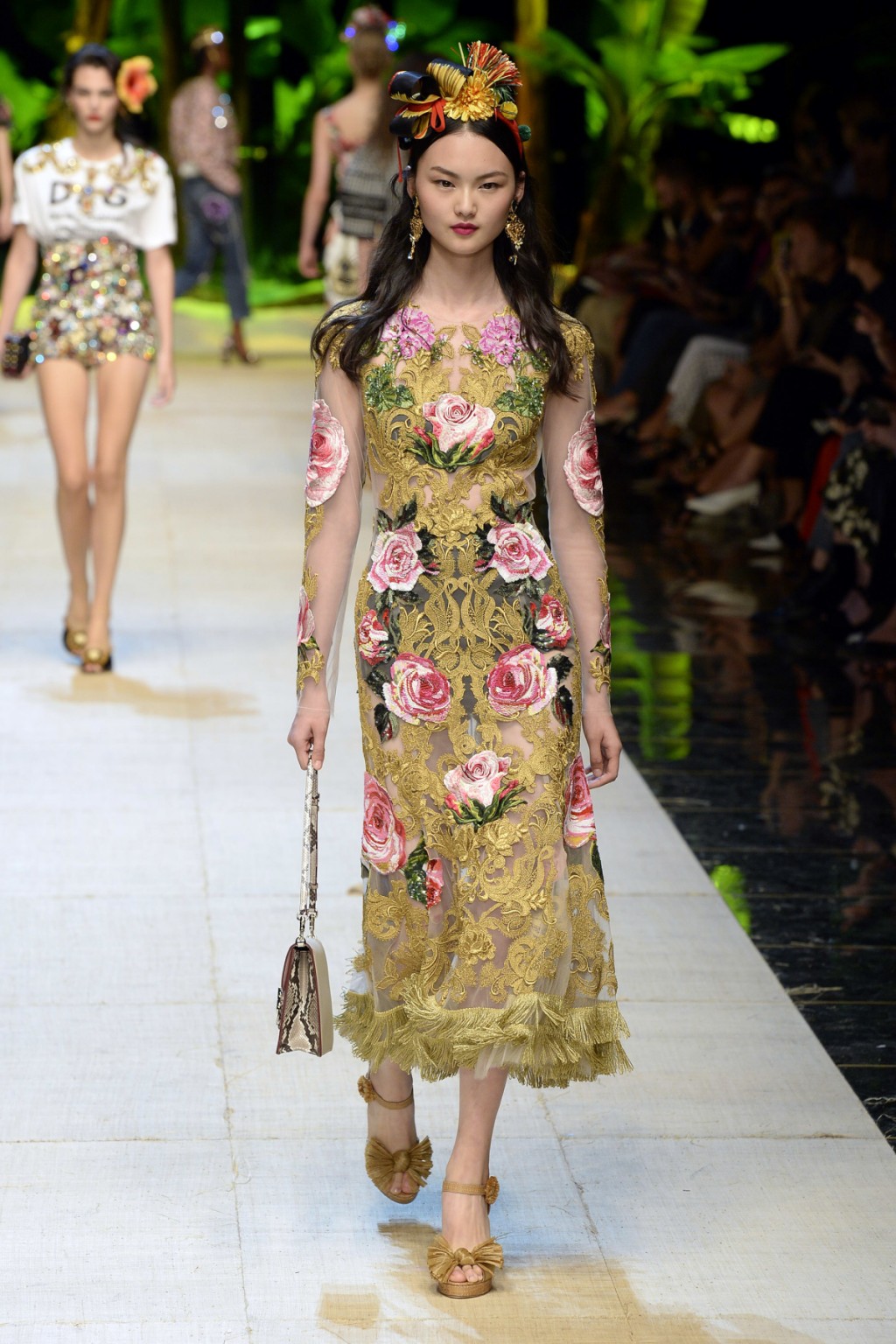 Thiết kế váy hoa đặc trưng của Dolce & Gabbana