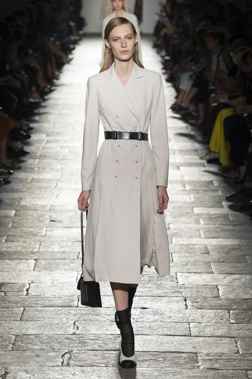 Chiếc coat dress của Bottega Veneta