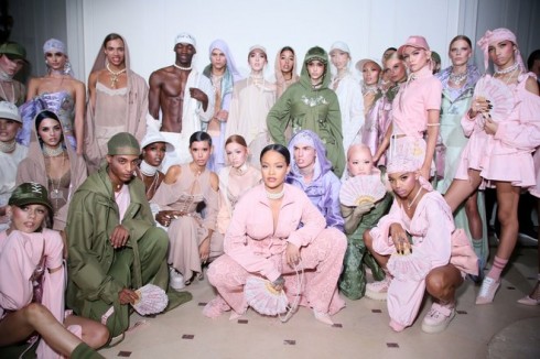 Hình ảnh trong BST Fenty x Puma của Rihanna - Ellevn