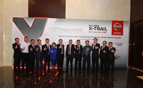 Đội ngũ TCIE Việt Nam vui mừng trong ngày ra mắt Nissan X-Trail tại Việt Nam