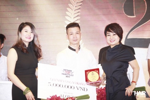 Thí sinh Nguyễn Hoàng Tuân đoạt Giải Nhì Vòng Sơ khảo đợt 1 với tác phẩm "Hoa anh đào" tinh tế, đầy nghệ thuật.
