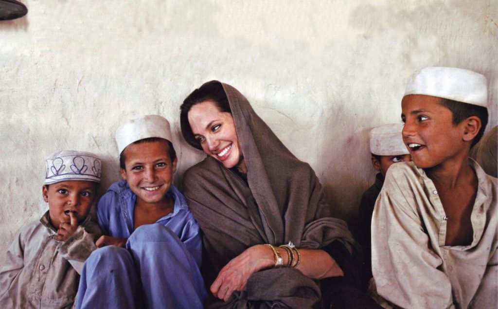 hoạt động nhân quyền của nữ diễn viên Angelina Jolie 02