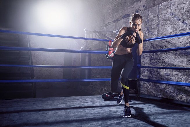 Gigi Hadid chứng tỏ kĩ năng boxing trong chiến dịch quảng cáo mới - ELLE VN