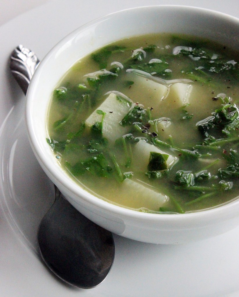 Soup rau xà lách xoong và khoai tây giúp giảm cân cấp tốc - ELLE VN