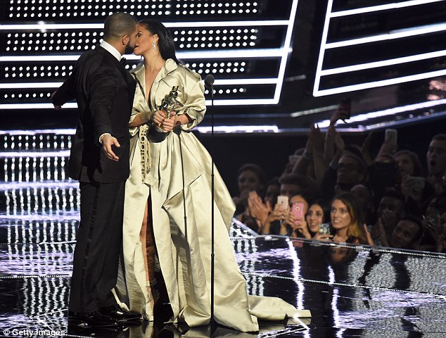 Mối tình phức tạp của Drake và Rihanna ELLE VN