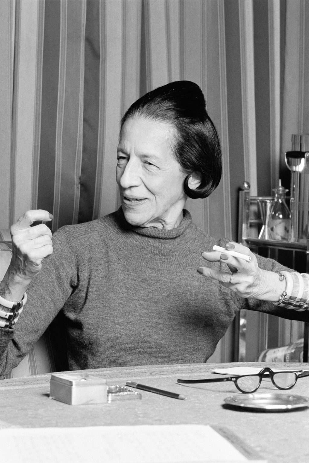 Diana Vreeland - Người đàn bà tìm thấy tiềm năng của nhà thiết kế Manolo Blanik.