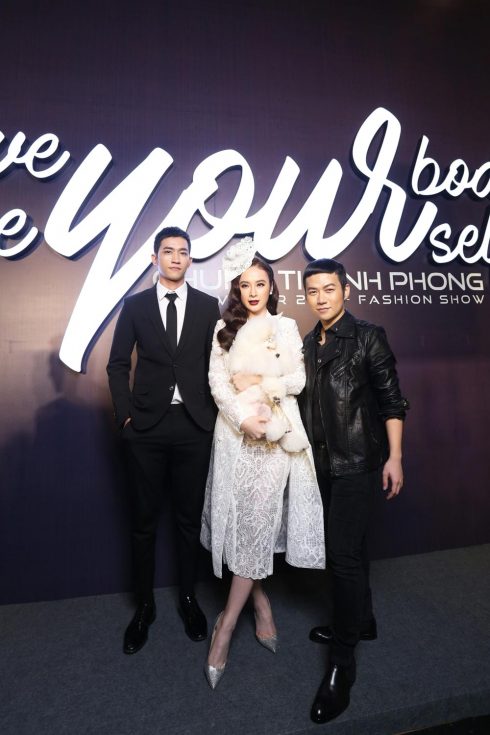 Angela Phương Trinh chụp hình cùng người mẫu Võ Cảnh và NTK Chung Thanh Phong