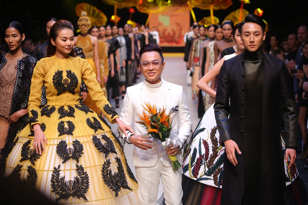 NTK Công Trí mở màn VIFW Thu - Đông 2016 cảm hứng 'vàng hồng'