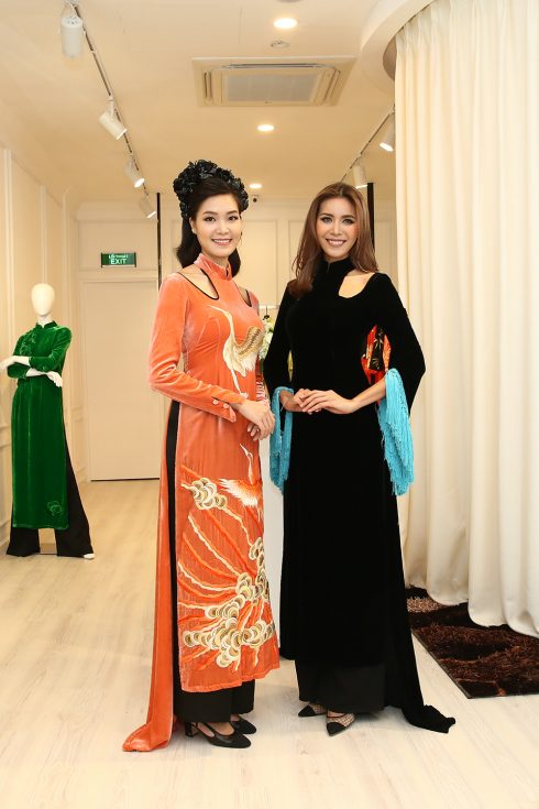 Hoa Hậu Thuỳ Dung và người mẫu Minh Tú mặc áo dài NTK Hà Linh Thư
