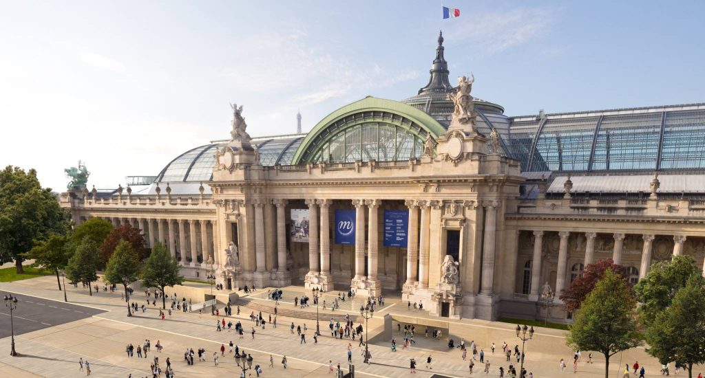 Grand Palais nổi tiếng nằm trên đại lộ Champs-Élysées, Paris