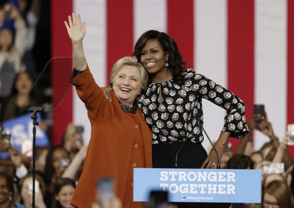 Vợ chồng Tổng thống Obama đang đứng về phía của Hilary Clinton.
