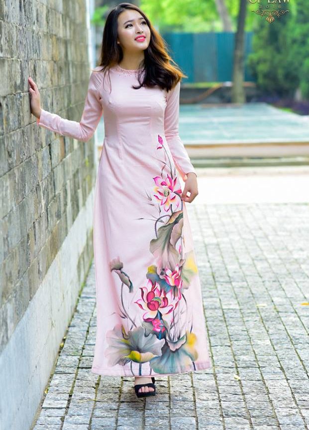 Mẫu áo dài cưới đẹp - áo dài cổ thuyền - elle vn
