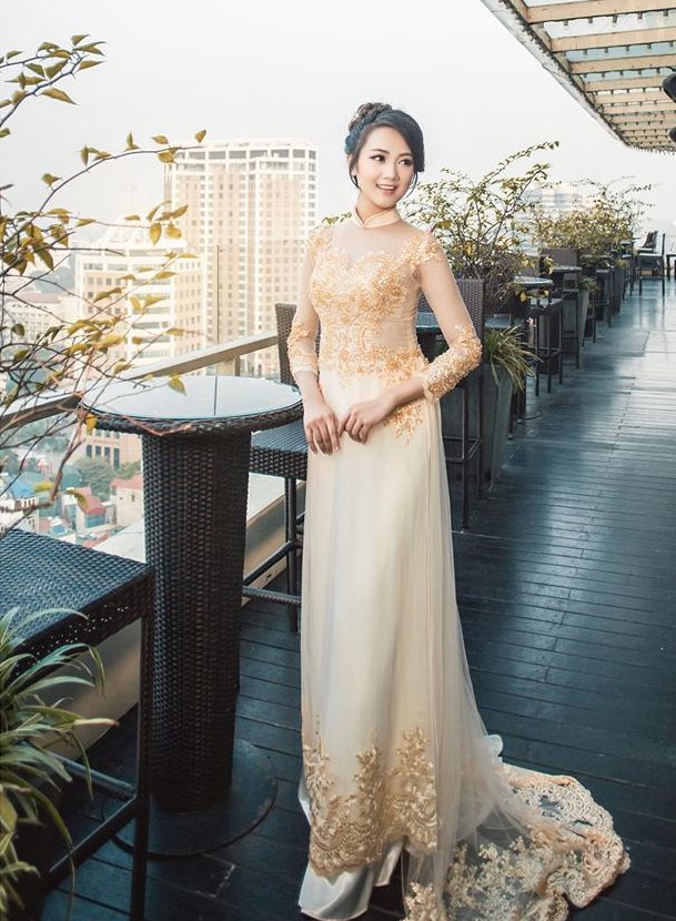 Mẫu áo dài cưới đẹp - áo dài xoè đuôi - elle vn