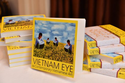 Vietnam Eye quy tụ tác phẩm của 56 nghệ sĩ Việt Nam. 