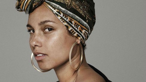 Gìn giữ vẻ đẹp mộc mạc cùng Alicia Keys - ELLE VN