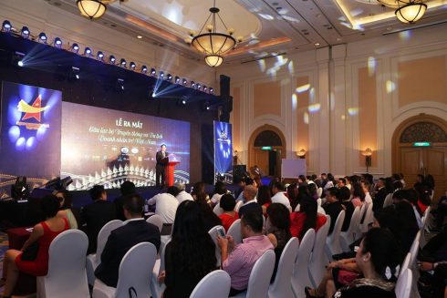 Ông Bùi Văn Quân - Chủ tịch Hội doanh nhân trẻ Việt Nam chào mừng sự ra mắt của CLB.