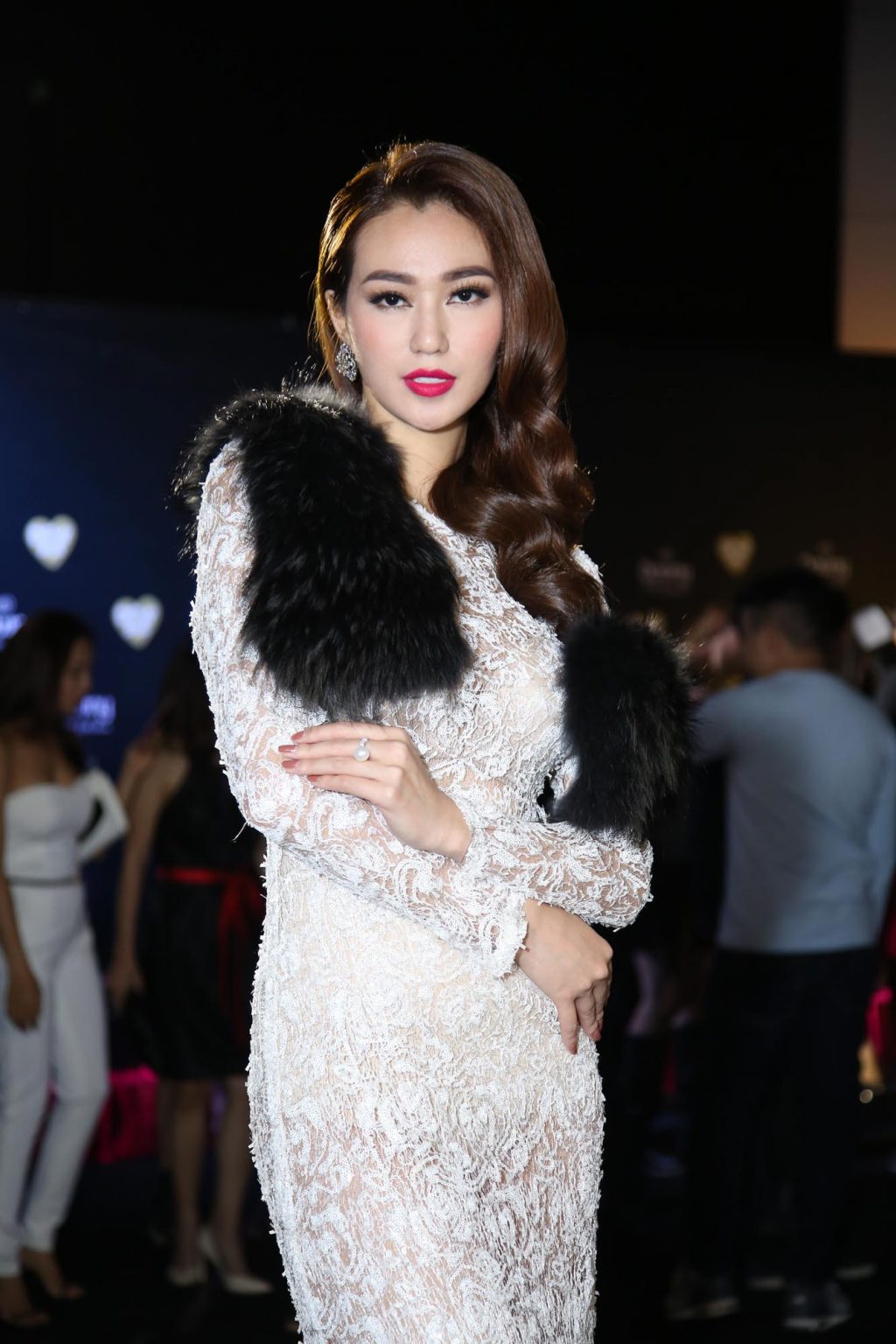 Phong cách thời trang Thu - Đông trên thảm đỏ của sao Việt - ELLE VN