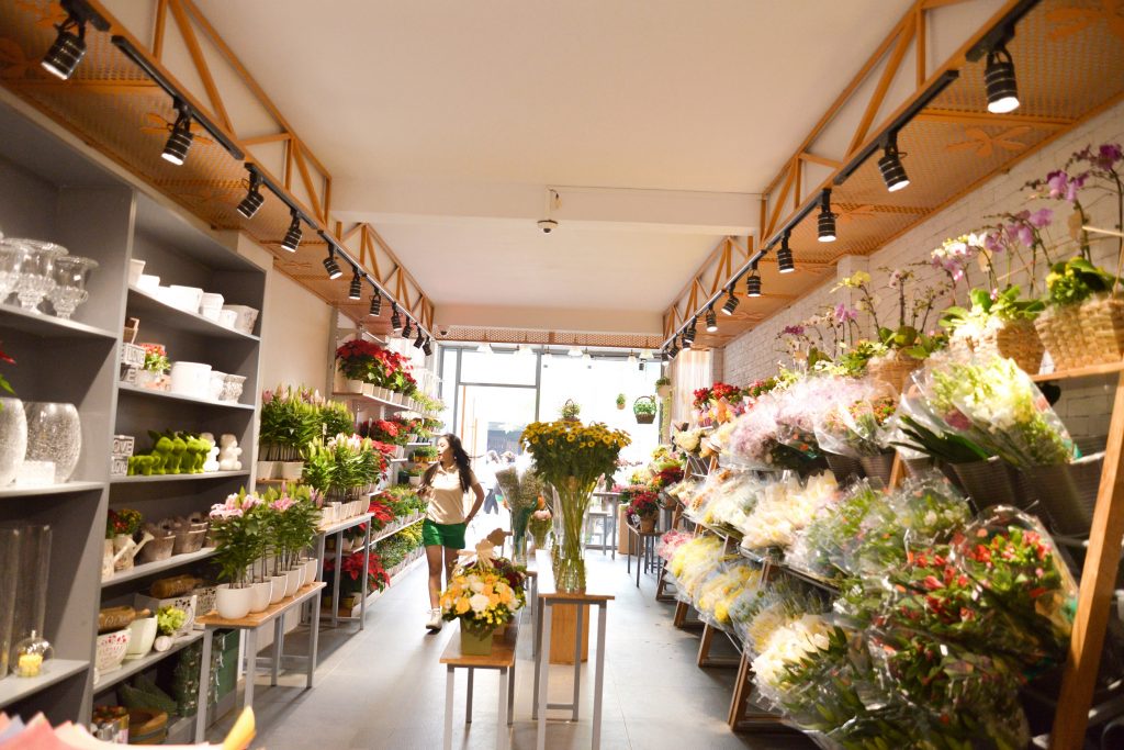 Người yêu hoa quận 6 háo hức tham quan và mua sắm tại cửa hàng Dalat Hasfarm Hậu Giang, TP.HCM - 04