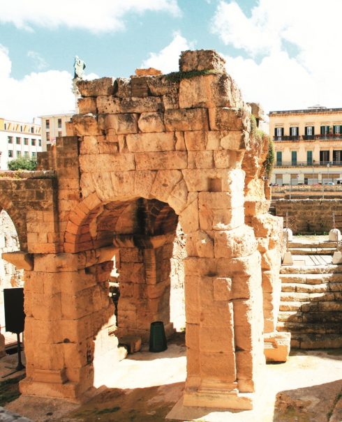 Người dân Lecce đi qua những kho báu khảo cổ học mỗi ngày