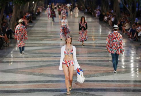 chanel-cruise-2017-ky-nghi-nhiet-doi-1