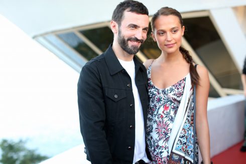 NTK Nicolas Ghesquiere và diễn viên Alicia Vikander 