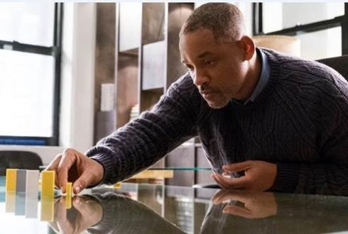 Will Smith thuyết phục, cuốn hút với vai diễn người bố mất con Howard giàu cảm xúc.