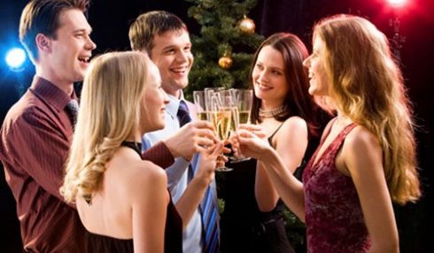 4 nguyên tắc giao tiếp cần lưu ý khi tham dự buổi tiệc cuối năm