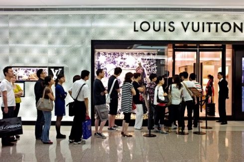Shoppers-Louis-Vuitton