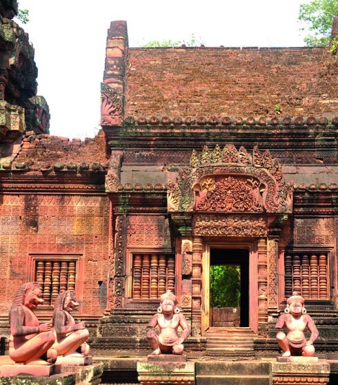 Tìm hiểu Quần thể Angkor Wat Tuyệt mỹ về điêu khắc ở đền Banteay Srey 5