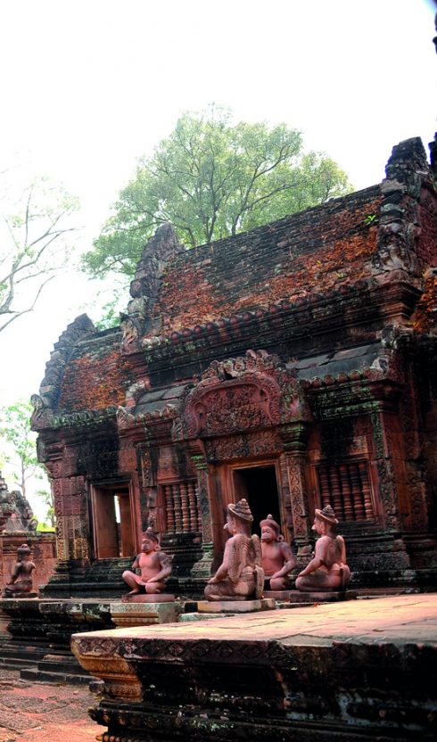 Tìm hiểu Quần thể Angkor Wat Tuyệt mỹ về điêu khắc ở đền Banteay Srey 7