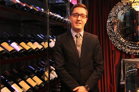 Sinh ra và lớn lên tại Pháp, Antoine Huc thông thạo tiếng Anh và tiếng Ý. Anh sẽ tiếp tục sự nghiệp tại Hà Nội sau hơn 10 năm làm việc tại các nhà hàng, khách sạn hàng đầu thế giới.