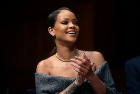Rihanna phát biểu gì khi nhận giải Nhân đạo tại ĐH Harvard? ELLE VN