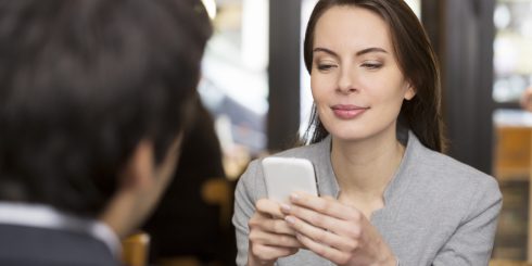 5 thói quen xấu không hợp tình cảnh vô tình bị ghét nơi làm việc