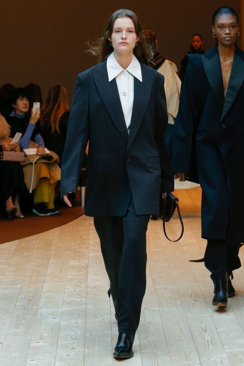 Bộ suit oversized của Celine