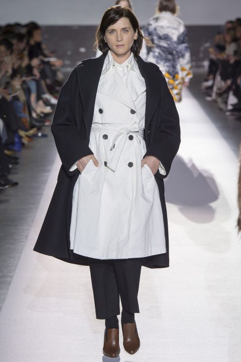 Chiếc áo khoác hai hàng khuy của Dries Van Noten