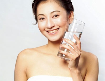 Khoẻ đẹp với cách uống nước khoa học của người Nhật ELLE VN